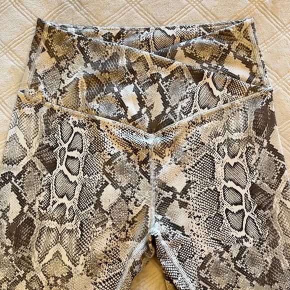 Victoria’s Secret Sport Leggings Leopard - Picture 1 of 6